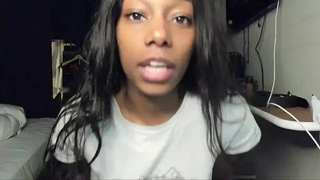 Snapshot of smileybabe chatting on 02-15-25, 09:16 smileybabe online show from 02-15-25, 09:16