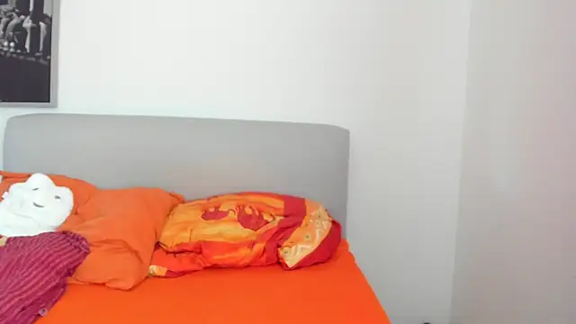 Snapshot of smileybabe chatting on 10-13-25, 10:04 smileybabe online show from 10-13-25, 10:04