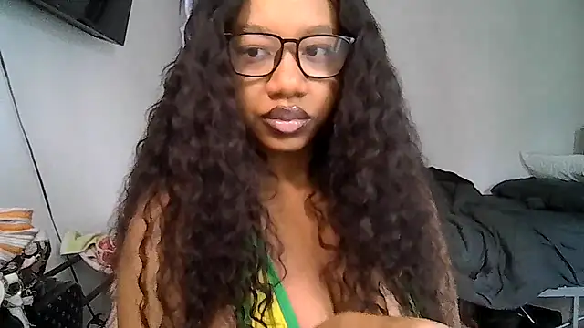 Snapshot of goddessdaisysky chatting on 05-01-26, 02:32 goddessdaisysky online show from 05-01-26, 02:32