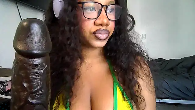 Snapshot of goddessdaisysky chatting on 05-12-26, 05:10 goddessdaisysky online show from 05-12-26, 05:10
