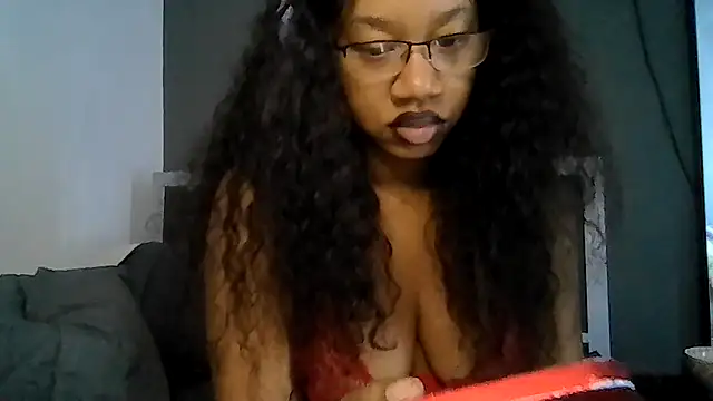 Snapshot of goddessdaisysky chatting on 06-10-26, 04:50 goddessdaisysky online show from 06-10-26, 04:50