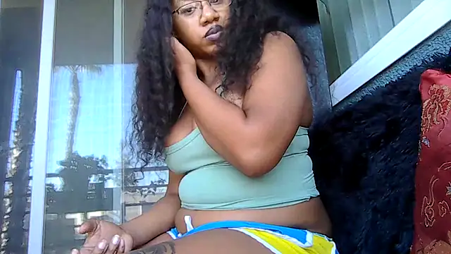 Snapshot of goddessdaisysky chatting on 06-12-26, 03:33 goddessdaisysky online show from 06-12-26, 03:33