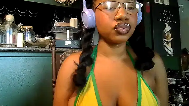 Snapshot of goddessdaisysky chatting on 06-28-26, 05:08 goddessdaisysky online show from 06-28-26, 05:08