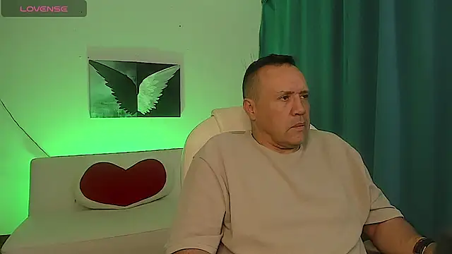 Snapshot of FERDIGNAN0329 chatting on 11-20-25, 10:42 FERDIGNAN0329 online show from 11-20-25, 10:42