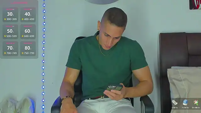 Snapshot of MikeRoss7777 chatting on 12-15-24, 03:02 MikeRoss7777 online show from 12-15-24, 03:02