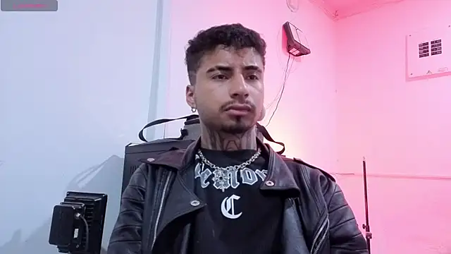 JuanCamiilo 66 online show from 06-11-26, 02:33