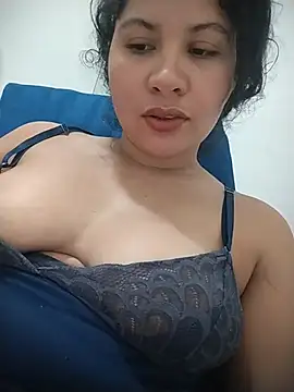 Snapshot of Yara0k chatting on 06-20-26, 11:40 Yara0k online show from 06-20-26, 11:40