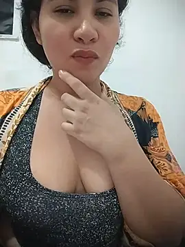 Snapshot of Yara0k chatting on 07-01-26, 11:26 Yara0k online show from 07-01-26, 11:26