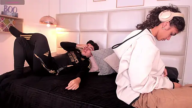 ZukyXYakihiro89 online show from 02-04-25, 08:17