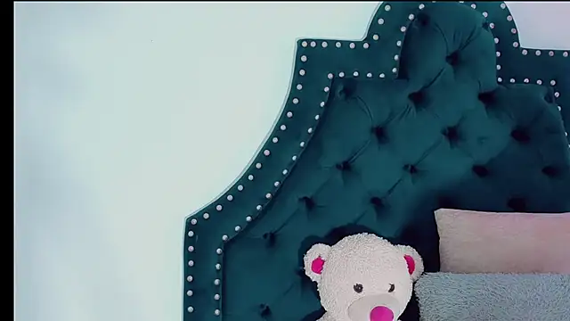 Snapshot of Emmaa_Saenz_ chatting on 03-09-25, 12:42 Emmaa Saenz online show from 03-09-25, 12:42