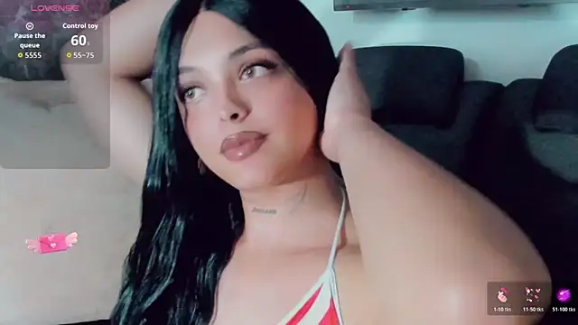 Emmaa Saenz  online show from 06-17-26, 11:49