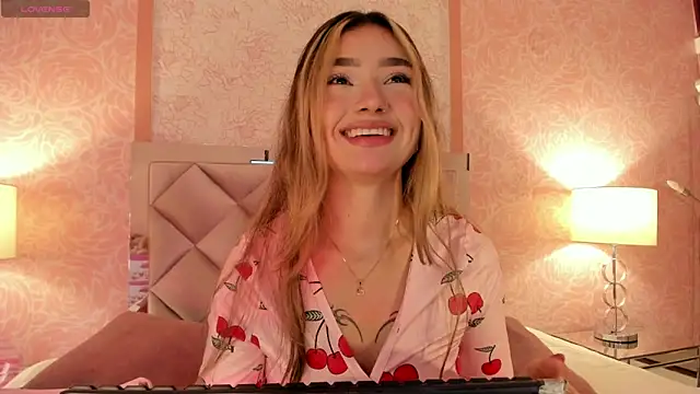 Arianavillada online show from 11-18-25, 03:23