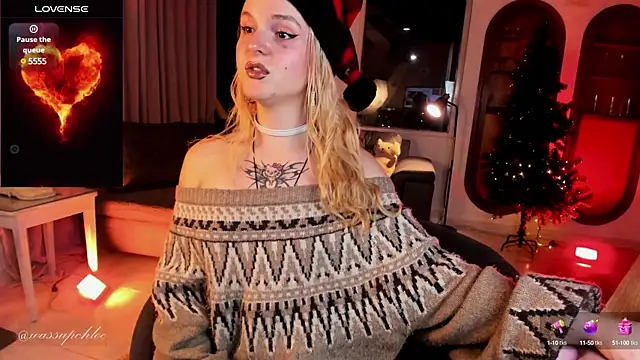 Snapshot of misschloe__ chatting on 12-12-24, 11:14 misschloe   online show from 12-12-24, 11:14