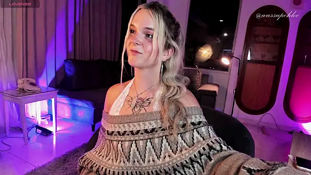Snapshot of misschloe__ chatting on 01-26-25, 03:38 misschloe   online show from 01-26-25, 03:38