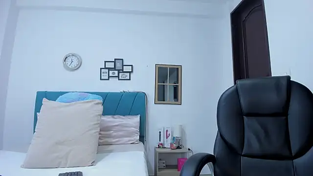 kamila lopez online show from 11-24-25, 10:42