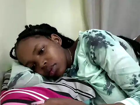 Snapshot of queen-sasha chatting on 10-16-25, 07:09 queen-sasha online show from 10-16-25, 07:09