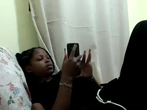 Snapshot of queen-sasha chatting on 10-22-25, 05:24 queen-sasha online show from 10-22-25, 05:24