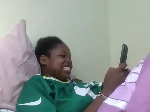 Snapshot of queen-sasha chatting on 11-17-25, 07:08 queen-sasha online show from 11-17-25, 07:08