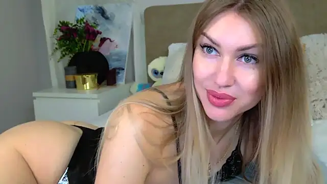 Snapshot of LuisaSin chatting on 11-05-25, 07:30 LuisaSin online show from 11-05-25, 07:30