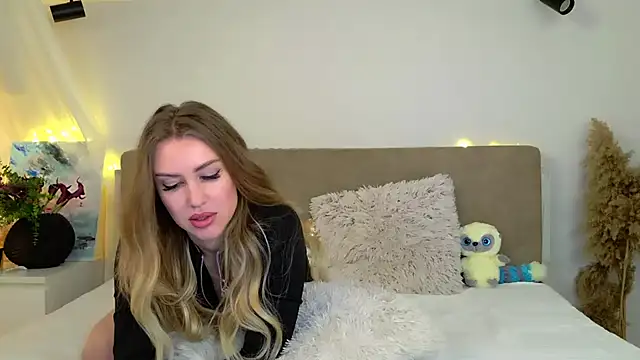 Snapshot of LuisaSin chatting on 03-03-26, 10:43 LuisaSin online show from 03-03-26, 10:43