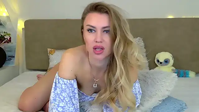 Snapshot of LuisaSin chatting on 03-13-26, 07:48 LuisaSin online show from 03-13-26, 07:48