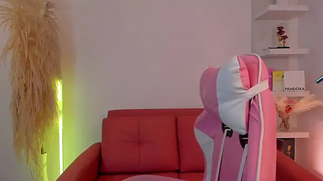 Snapshot of veronicaxx69 chatting on 12-21-25, 10:39 veronicaxx69 online show from 12-21-25, 10:39