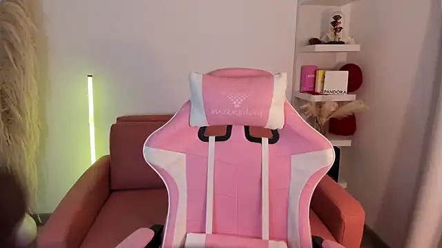 Snapshot of veronicaxx69 chatting on 03-09-26, 01:53 veronicaxx69 online show from 03-09-26, 01:53