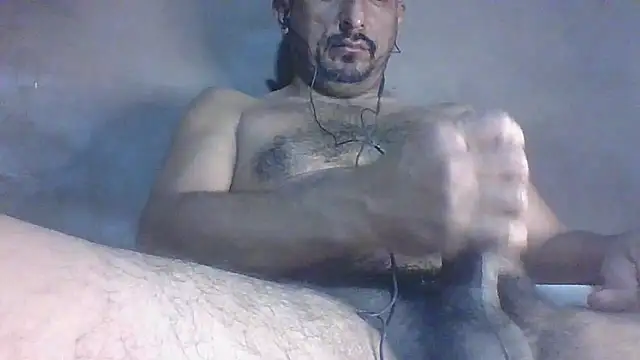 Snapshot of peloton10 chatting on 11-10-25, 01:48 peloton10 online show from 11-10-25, 01:48