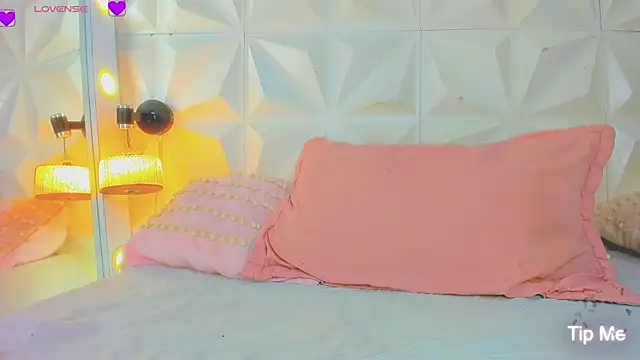 Snapshot of cute_latinaxxx chatting on 12-03-24, 01:43 cute latinaxxx online show from 12-03-24, 01:43