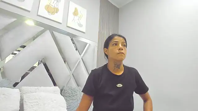 Snapshot of Hellen__4master chatting on 01-06-26, 12:20 Hellen 4master online show from 01-06-26, 12:20