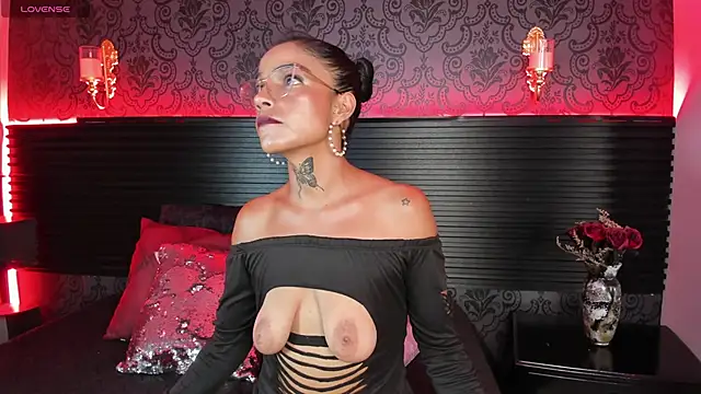 Snapshot of Hellen__4master chatting on 02-06-26, 04:28 Hellen 4master online show from 02-06-26, 04:28