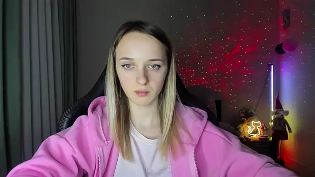 Snapshot of RouseReed chatting on 02-28-25, 04:31 RouseReed online show from 02-28-25, 04:31