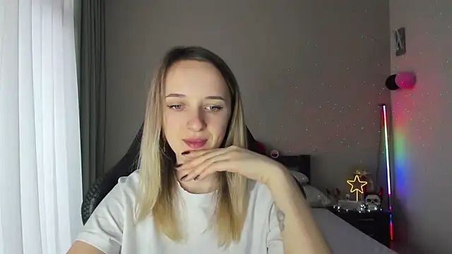 Snapshot of RouseReed chatting on 03-02-25, 01:05 RouseReed online show from 03-02-25, 01:05