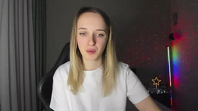 Snapshot of RouseReed chatting on 03-02-25, 04:10 RouseReed online show from 03-02-25, 04:10