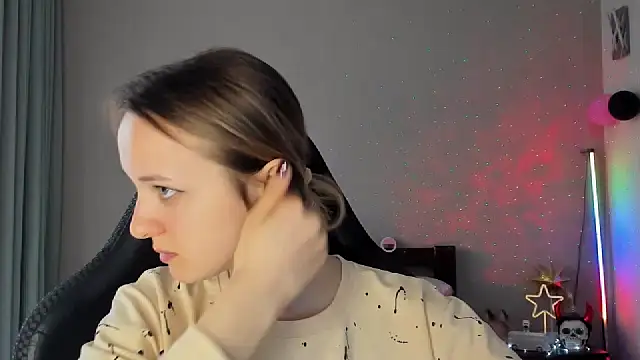 Snapshot of RouseReed chatting on 03-03-25, 01:09 RouseReed online show from 03-03-25, 01:09