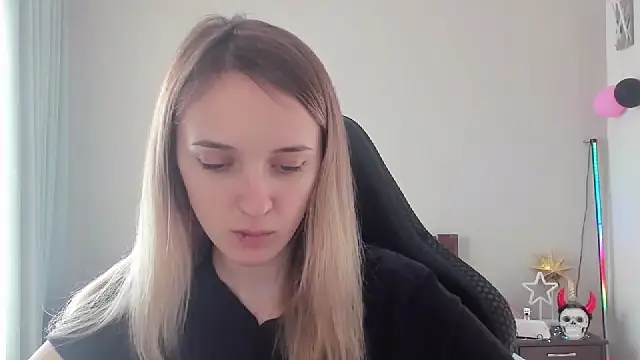 Snapshot of RouseReed chatting on 03-04-25, 01:17 RouseReed online show from 03-04-25, 01:17