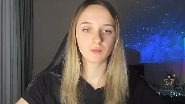 Snapshot of RouseReed chatting on 03-04-25, 04:20 RouseReed online show from 03-04-25, 04:20