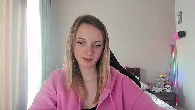 Snapshot of RouseReed chatting on 03-06-25, 01:24 RouseReed online show from 03-06-25, 01:24