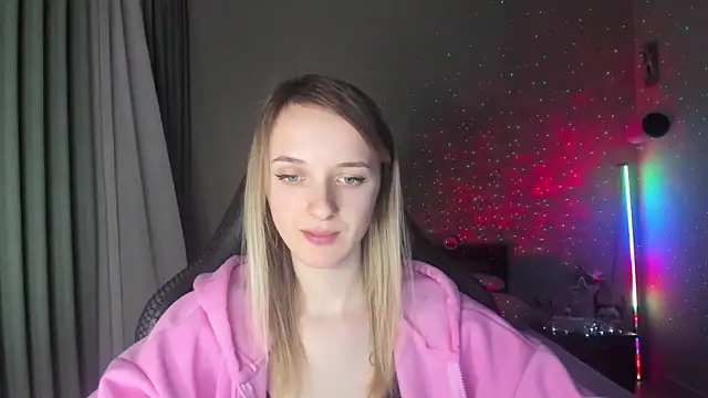 Snapshot of RouseReed chatting on 03-06-25, 04:38 RouseReed online show from 03-06-25, 04:38