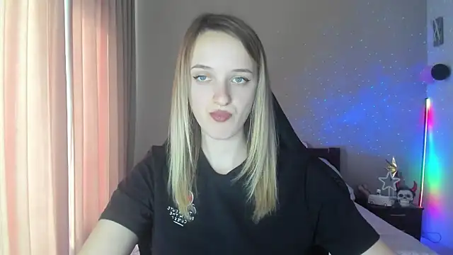 Snapshot of RouseReed chatting on 03-11-25, 01:23 RouseReed online show from 03-11-25, 01:23