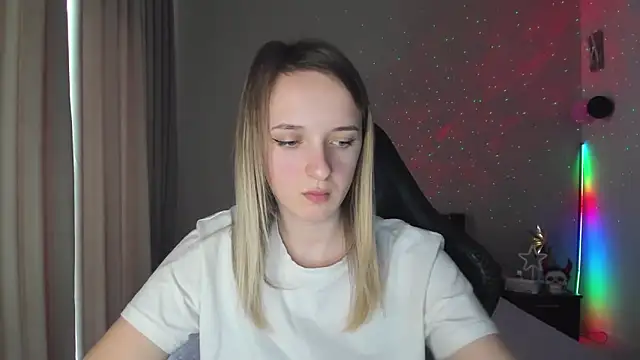 Snapshot of RouseReed chatting on 03-12-25, 10:37 RouseReed online show from 03-12-25, 10:37