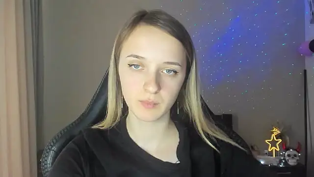 Snapshot of RouseReed chatting on 03-17-25, 10:27 RouseReed online show from 03-17-25, 10:27