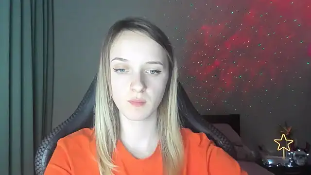 Snapshot of RouseReed chatting on 03-18-25, 04:26 RouseReed online show from 03-18-25, 04:26