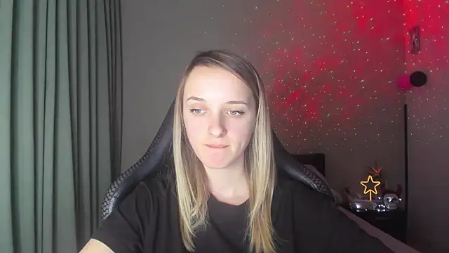 Snapshot of RouseReed chatting on 03-19-25, 04:24 RouseReed online show from 03-19-25, 04:24