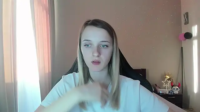 Snapshot of RouseReed chatting on 03-20-25, 03:14 RouseReed online show from 03-20-25, 03:14