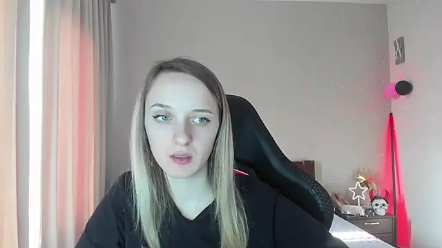 Snapshot of RouseReed chatting on 03-22-25, 02:14 RouseReed online show from 03-22-25, 02:14