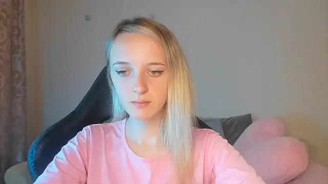 Snapshot of RouseReed chatting on 09-14-25, 06:23 RouseReed online show from 09-14-25, 06:23