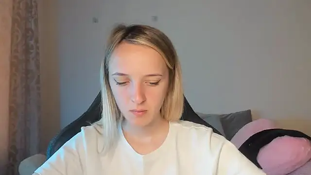 Snapshot of RouseReed chatting on 09-16-25, 06:25 RouseReed online show from 09-16-25, 06:25