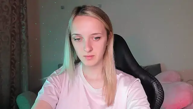 Snapshot of RouseReed chatting on 09-17-25, 12:07 RouseReed online show from 09-17-25, 12:07