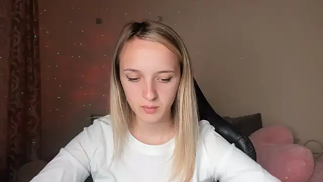 Snapshot of RouseReed chatting on 09-18-25, 12:07 RouseReed online show from 09-18-25, 12:07